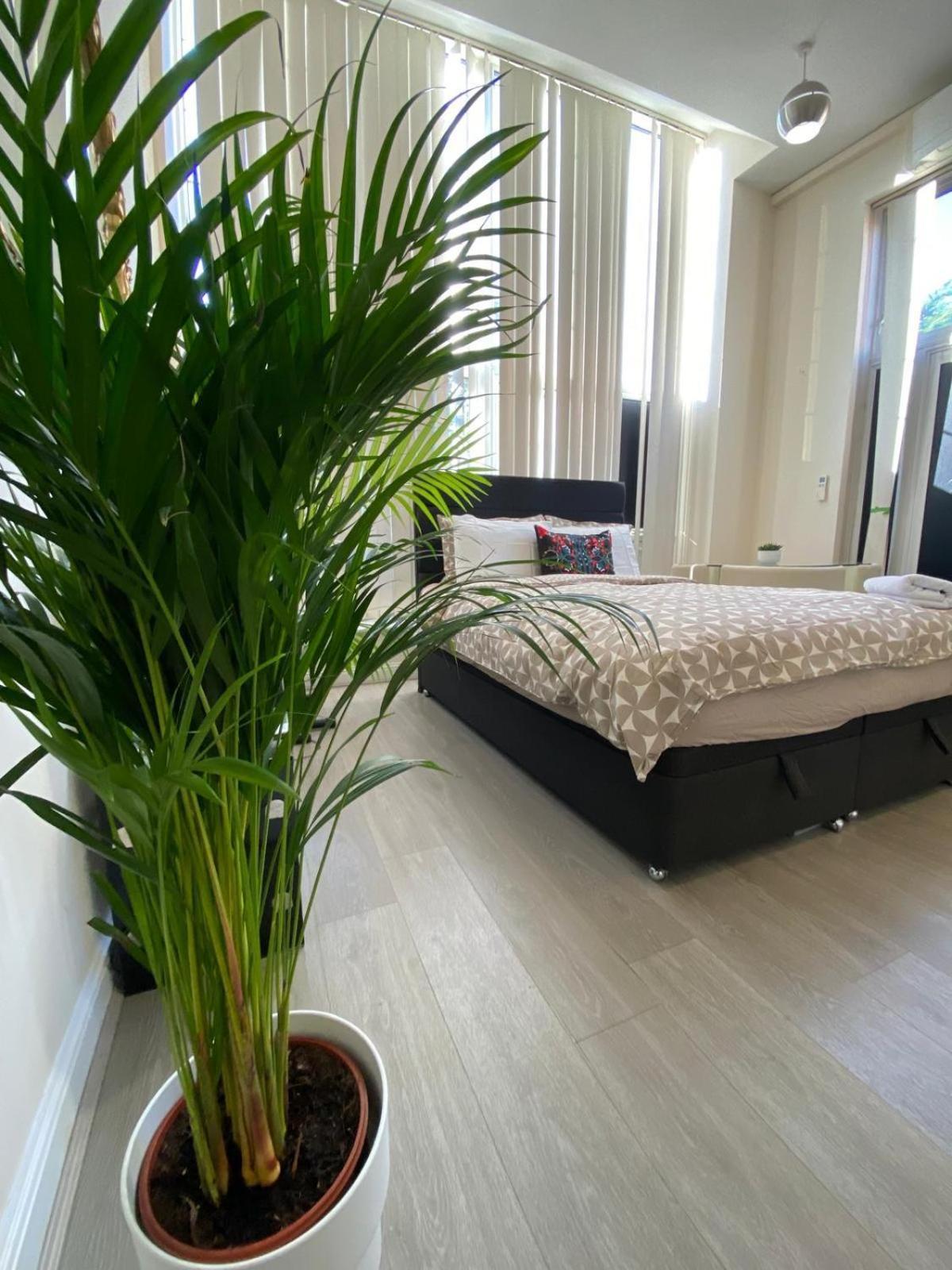 Spacious King Room With Private Entrance - Near Emirates And Camden And King'S Cross - 5 Min To Tube 핀칠리 외부 사진
